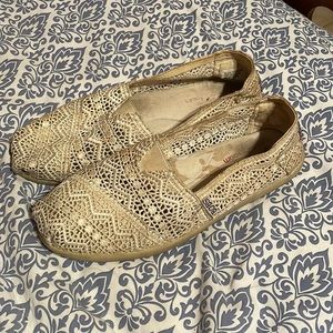 Well worn Sketcher’s Bobs size 10